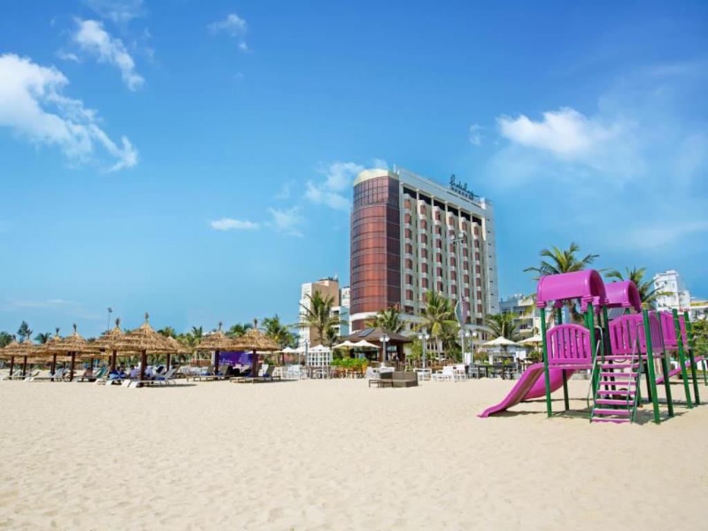 holiday beach 1
